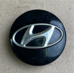 Hyundai OEM Chrome on Black Center Cap. #52960-3X500. - Picture 1 of 2