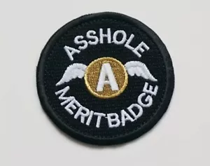 Insignia de mérito con agujero de culo negro humor de mérito divertido parche hierro en motociclista - Imagen 1 de 5