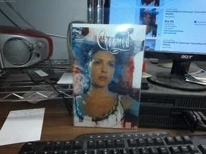 Encantado #6B En estado bastante bueno; Zenescopio | Cubierta fotográfica Alyssa Milano - Imagen 1 de 1