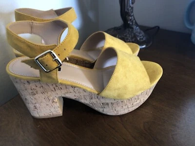 ZAPATOS KENSIE CATHRYN CORREA AL TOBILLO Y PUNTERA ABIERTA DORADOS TALLA 9. NUEVO Foto 1 de 4