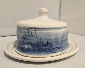 Studio Kunst Keramik Deckel bedeckt Käse/Butter Schale blau & beige Künstler signiert - Bild 1 von 11