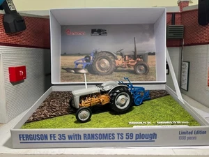 1:32 Ferguson FE35 1957 Grey Fergie Tractor & Ransomes Plough Model Boxed - Picture 1 of 13