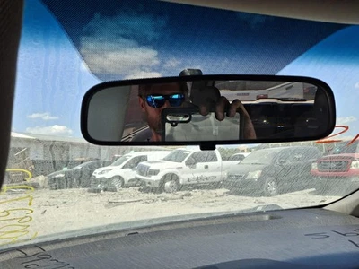 Espejo retrovisor interior delantero central usado se adapta a: Kia Sedona 2016 centro delantero G Foto 1 de 4