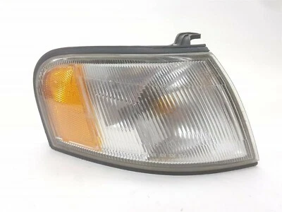 1995 - 1998 Nissan 200SX OEM передняя фара лампа пассажирской стороне угловой маркер - Изображение 1 из 2