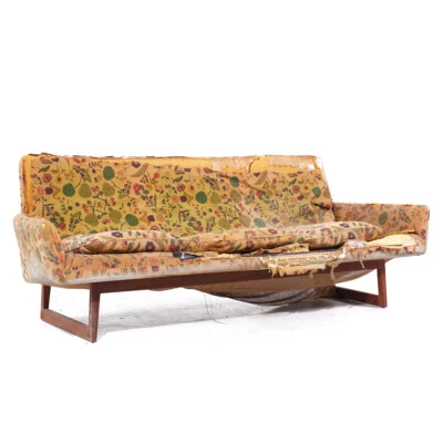 Sofá de patas de trineo de nogal de mediados de siglo Jens Risom Foto 1 de 4