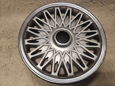 Chrysler New Yorker, Concorde, LHS : 1993, 1994, 1995, 15-inch Factory Hubcap #2 - Image 1 of 4