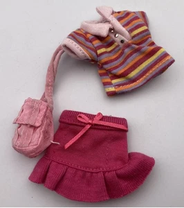 Conjunto de muñeca Only Hearts Club falda rosa camisa y cartera a rayas - Imagen 1 de 3