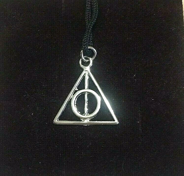 CIONDOLO HARRY POTTER DEATHLY ALLOWS (I DONI DELLA MORTE) ORIGINAL SILVER PLATED - Immagine 1 di 1