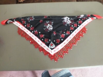 Pañuelo Reutilizado Reciclado a Collar Bufanda Rosas Rojas Calaveras Encaje Cuentas Borde Foto 1 de 2
