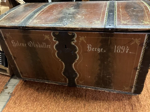 Vintage 1884 large Swedish Immigrants Chest Red Paint Original! Cover