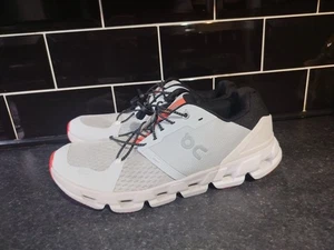 On Running Turnschuhe Herren Größe 10,5 UK Cloudtec Helion weiß Laufschuhe Swiss - Bild 1 von 6