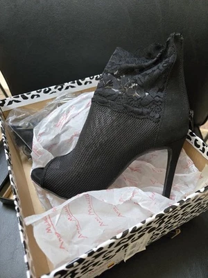 Black Lace Heeled Shoes Anne Michelle Sz 7 New - Image 1 of 3
