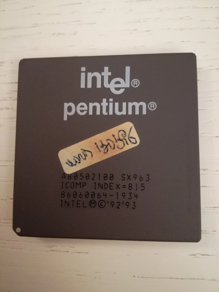 Intel Pentium 100 A80502100 SX963 Socket 7 100MHz CPU PC Processor - Immagine 1 di 2