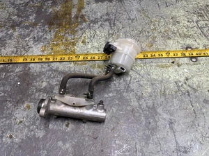 05-06 OUTLANDER Master Cylinder - Picture 1 of 17