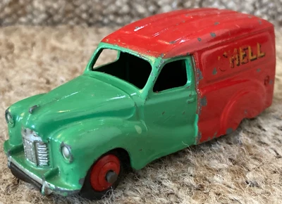 A good used unboxed Meccano Dinky Toys 470 Austin A40 Shell BP delivery van - Image 1 of 4