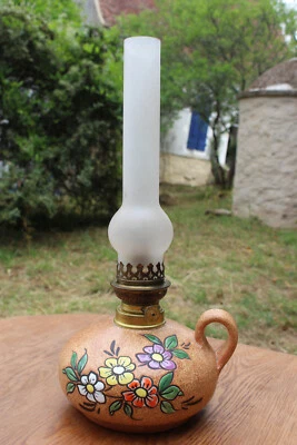 LÁMPARA DE MESA FRANCESA DE COLECCIÓN LÁMPARA DE ACEITE CERÁMICA + PANTALLA DE VIDRIO CHIMENEA PINTADA A MANO 19C Foto 1 de 4