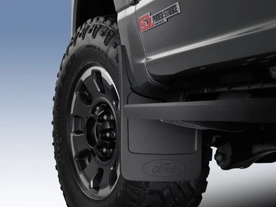 Super Duty 2023-2025 Molded Front Splash Guard Pair with Ford Oval Foto 1 de 4