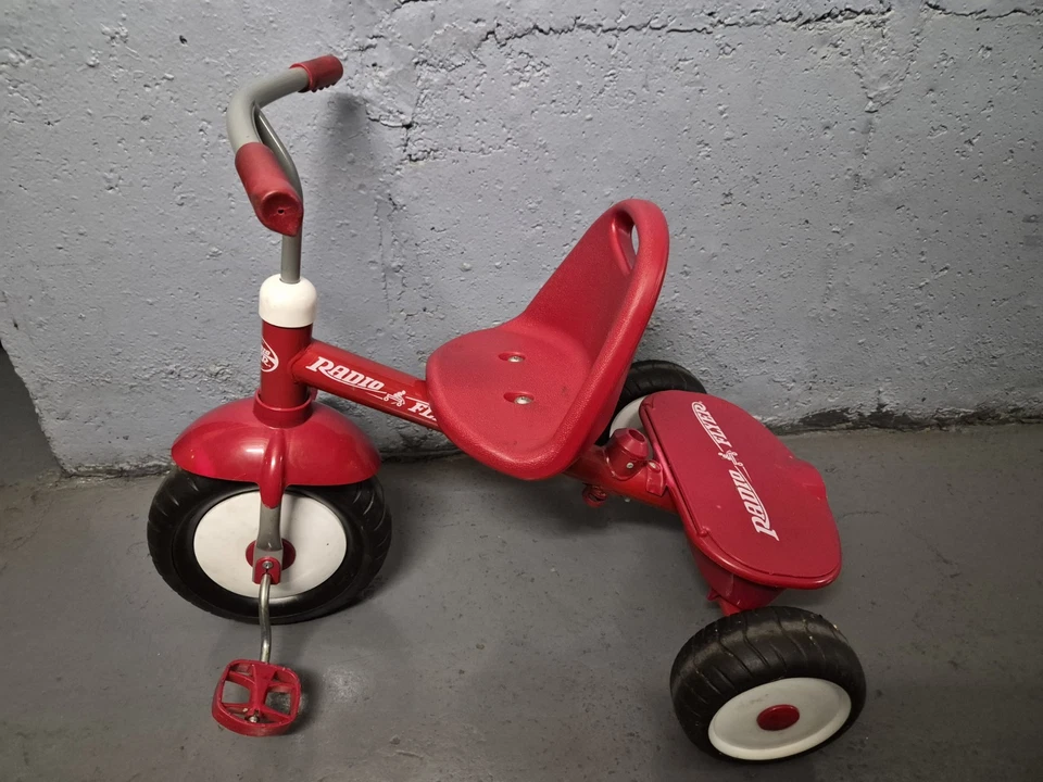 Radio Flyer 53V Deluxe Steer and Stroll Trike  - Imagem 1 de 4