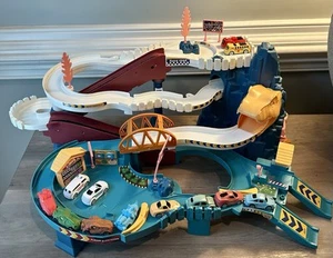 Juego de juguete pista de carreras dinosaurio colina con 12 mini coches rampa de 3 niveles con sonido - Imagen 1 de 9