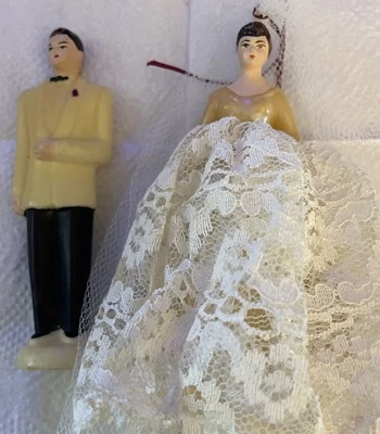 "Topper de pastel de boda vintage de novia-novio Hong Kong retro de encaje cabello castaño 4""" Foto 1 de 4