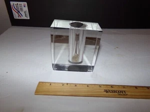 Quadratische Knospenvase aus massivem dickem Glas - Bild 1 von 3
