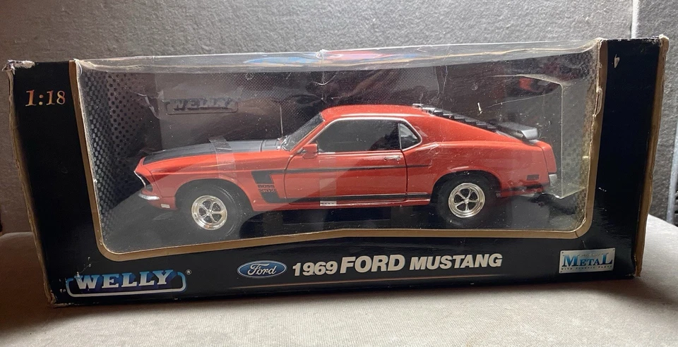 Welly 1:18 Scale 1969 Ford Mustang Boss 302 Red Diecast Car #2516W - Image 1 of 4