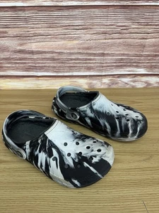Crocs Classic Marbled Tie Dye Size 5 Kids Unisex - Picture 1 of 6