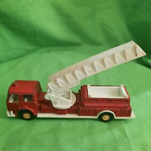 Tootsie Toy Fire Ladder Truck Die Cast/Plastic 1970's (B18)