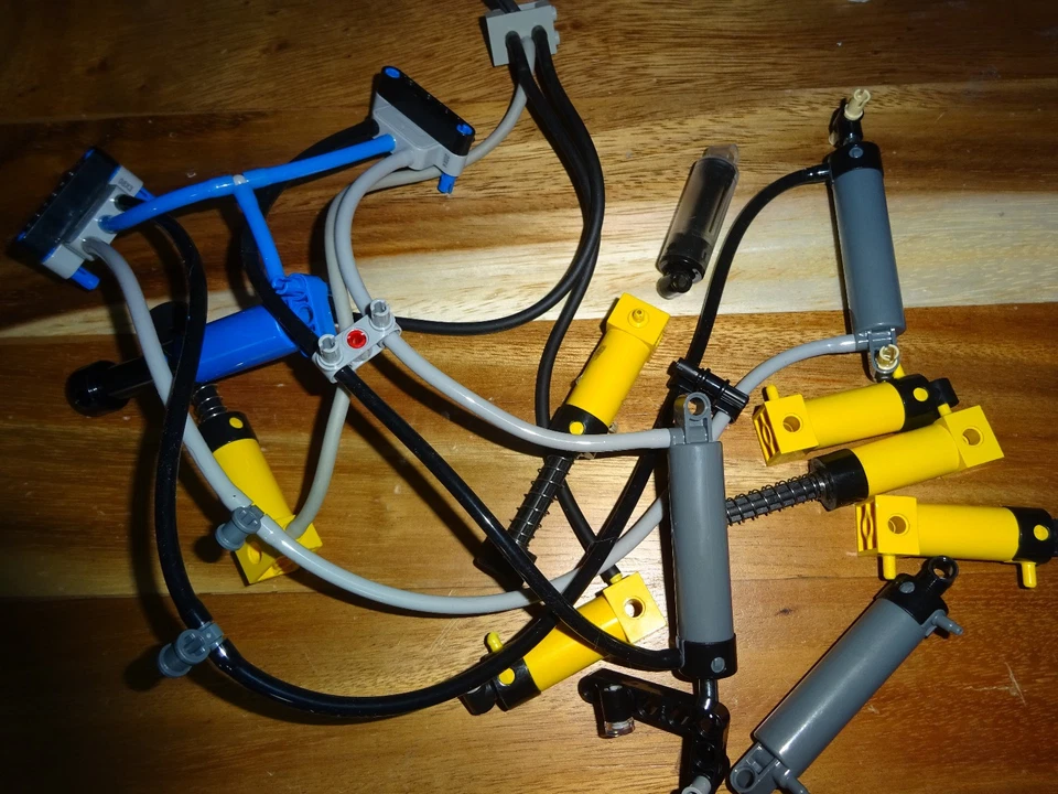 Set of 11 Lego Technic pneumatic air pumps shock absorbers + hoses - Image 1 of 1