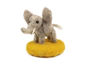 The Makerss Felting Kit - Tiny Elephant Needle Felt Kit. Amiguwoolli - Picture 1 of 2