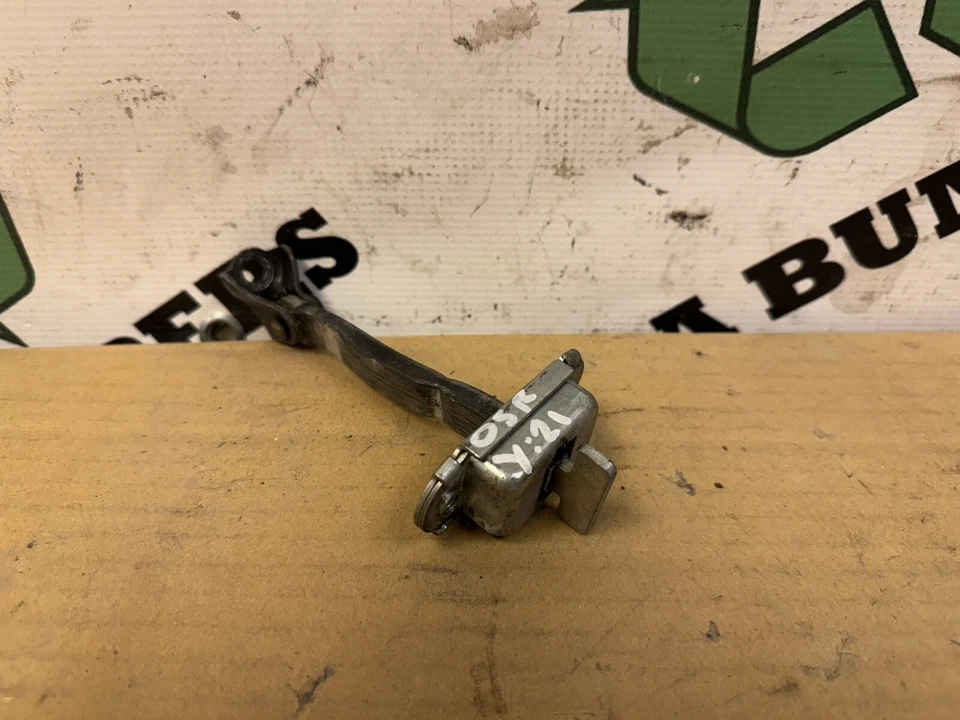 TOYOTA YARIS MK2 PUERTA TRASERA LADO CONDUCTOR CORREA DE RETENCIÓN CAPTURA 2006-2011 Foto 1 de 1