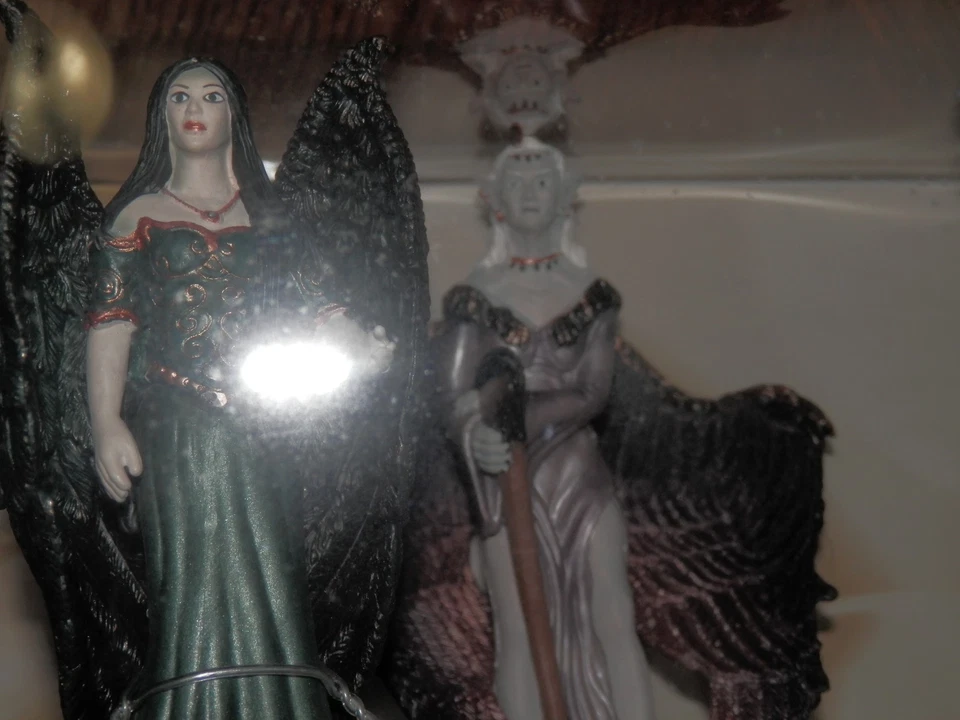 Schleich World of Elves Fantasy 3 Figurines Eyela Ophira and Menatea 40970