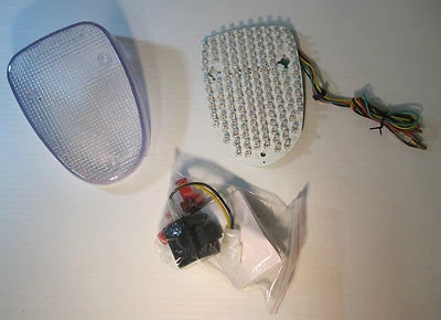 Luz trasera integrada Yamaha V-Star - Royal Star - Road Star con lente transparente Foto 1 de 4