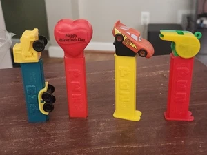 4 Vintage Pez Spender. 2 ohne Füße. 2 mit Füßen. SCHÖN! - Bild 1 von 13