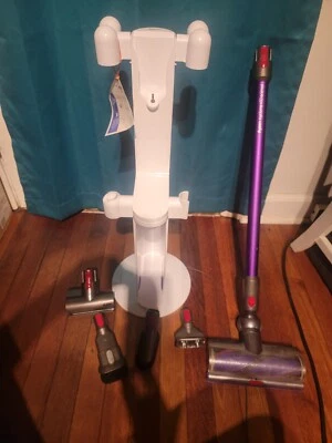 Dyson Cyclone V10 Dok с 5 дополнительными инструментами - белый - Изображение 1 из 4