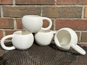 Juego de 4 tazas modernas minimalistas blancas elegantes áspera exterior “bola de nieve” - Imagen 1 de 6