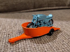 LESNEY MATCHBOX No. 38 HONDA MOTORCYCLE WITH ORANGE TRAILER - Picture 1 of 9