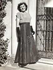 Ui Photograph 1945 Pretty Woman Lovely Lady Beautiful 1940's Gloves Dress 