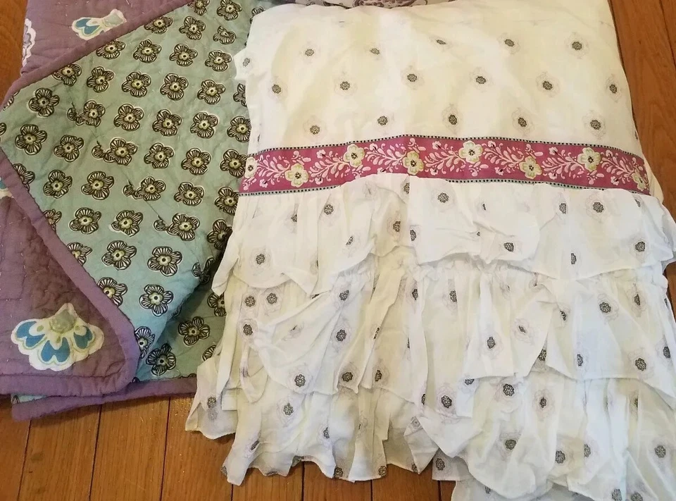 Colcha de cama Pottery Barn Kids Brooklyn berço babado poeira muito bom estado usado - Imagem 1 de 1