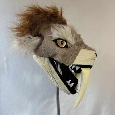 Raro Elope Diente de Sable Impresionante Sombrero Disfraces de Peluche Halloween Adulto Foto 1 de 4