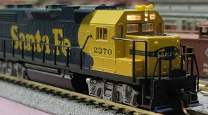 Kato N Scale GP 38 ATSF #2370 - Picture 1 of 4