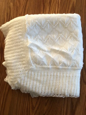 Vintage Acrylic Baby Blanket White Knit Lace Christening Baptism 44"X41 Foto 1 de 4