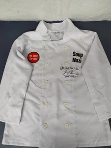 DELANTAL SOPA SEINFELD LARRY THOMAS FIRMADO "¡NO HAY SOPA PARA TI!" AUTO CERTIFICADO DE AUTENTICIDAD PSA - Imagen 1 de 5