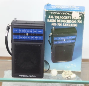 Radio Shack Realistic 12-724 AM/FM Portable Pocket Transistor Radio w Strap NIB - Bild 1 von 2