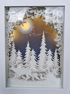 Cadre illuminé avec décoration de Noël, traineau tiré par des rennes - Picture 1 of 6