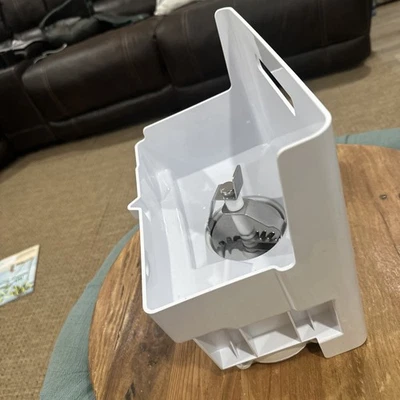 GE Refrigerator Ice Container and Auger.  Part Number- 245D2529A001 - Image 1 of 4