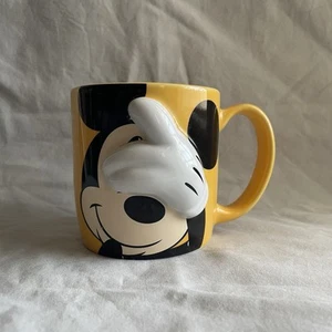 Disney Store Mickey Mouse Becher Tasse DIMENSIONAL MUG gelb Keramik 2017 Kaffee Tee - Bild 1 von 5