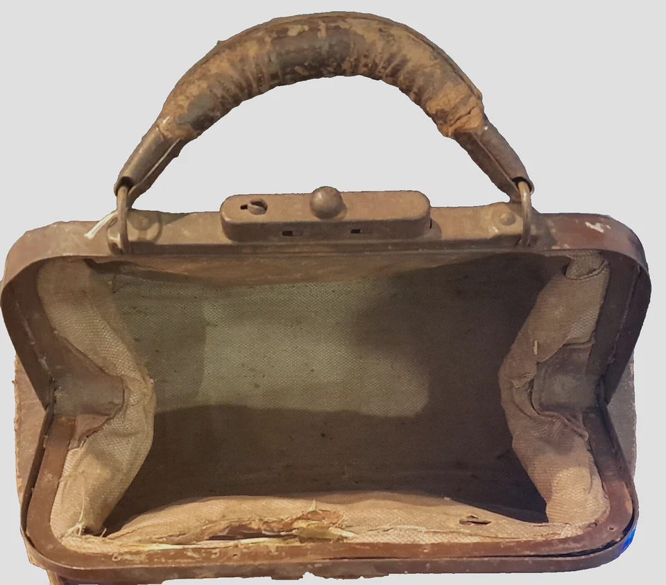 Bolsa vintage pele de jacaré por volta de 1949 11x9x5 possivelmente bolsa médica - Imagem 1 de 4