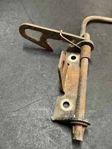 Toyota FJ40 Land Cruiser Hood Bonnet Auxiliary Latch Lock (ap) - Picture 1 of 6