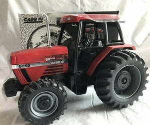 Tractor ERTL 1/16 CASE IH International Farmall 5250 MAXXUM SE 50.000 nuevo en caja - Imagen 1 de 11